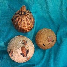 VINTAGE VERY COLLECTABLE HONEY BEE POTS X 3 WITH LIDS FOREIGN A1. QUALITY