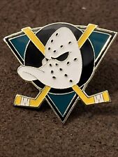ANAHEIM DUCKS  Stunning NHL American Ice Hockey Enamel Pin Badge Brooch