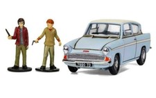 CORGI CC99725, HARRY POTTER Mr WESLEY'S FORD ANGLIA WITH FIGURES, 1:43 SCALE 