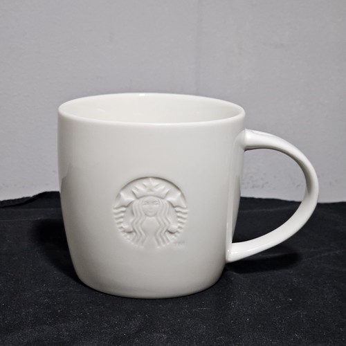 Starbucks large white - ‘t’,