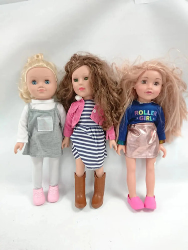 Bundle fashion dolls - of,