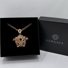 NWT $700 Versace La Medusa Necklace Medusa Charm Gold Plated Chain