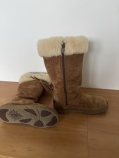 UGG ￼Plumdale Chestnut Suede Boots Size 5.5 Pre-owned