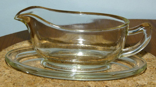 Small glass pyrex sauce boat - sauce,