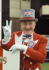 England mascot Ken Bailey in