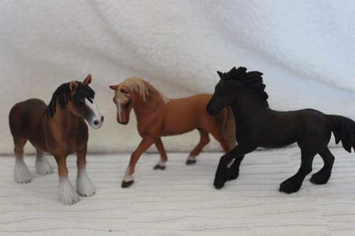 Schleich horses collectible - 3x,