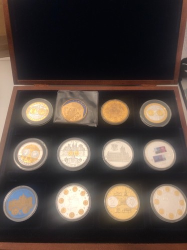 Irish coins medals - medals, case