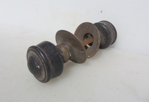 Victorian wooden door - door, knobs