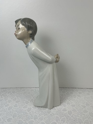 Lladro nao 4869 boy kissing - lladro,