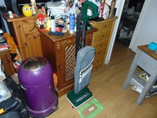 Oreck XL Signature Series Vacuum Cleaner - Green And grey