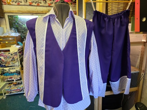 Pantomime male chorus panto - chorus,