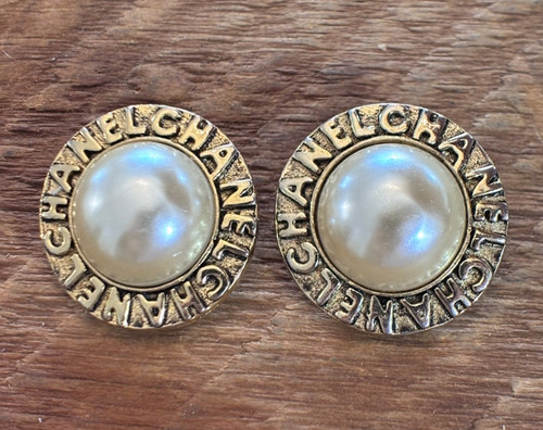 Vintage chanel gold - gold-tone, round