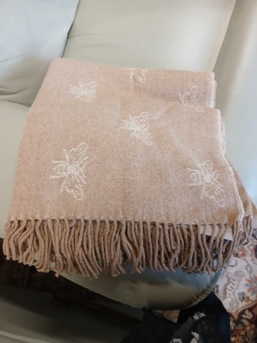 Sophie allport bee throw - bee,