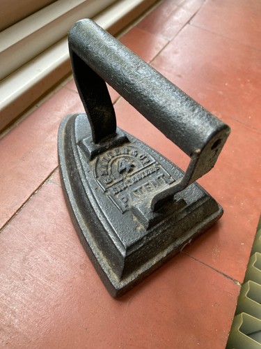Vintage cast iron flat - 💞,