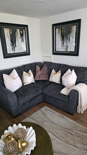 Gorgeous woven fabric seater - 3,