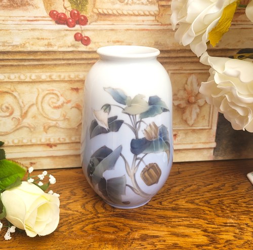 Royal copenhagen porcelain - royal,