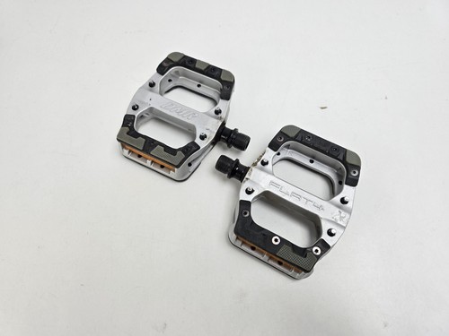 Dmr flat pedals - 4, gravel