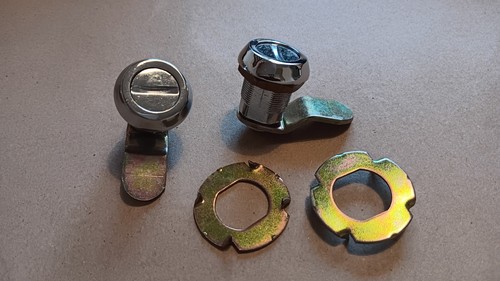 Coin thumb compartment - /,