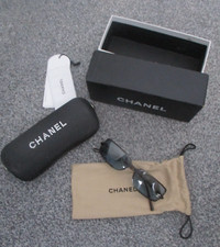 CHANEL VINTAGE DIAMANTE LOGO