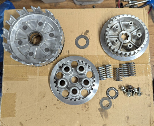Suzuki gz125 clutch - clutch, basket