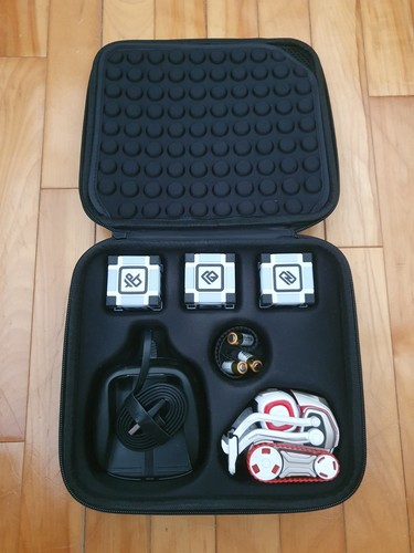 Anki cozmo robot - robot, case