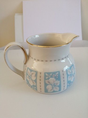 Royal doulton hampton court - hampton,