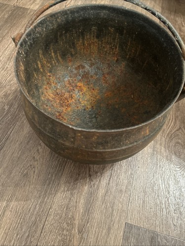 Vintage legged cast iron - cast,
