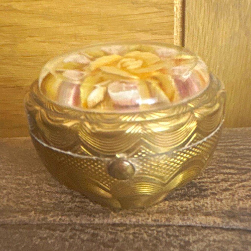 Kigu vintage powder compact - vintage,