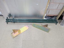 2x no. 1 acrow props and 2x