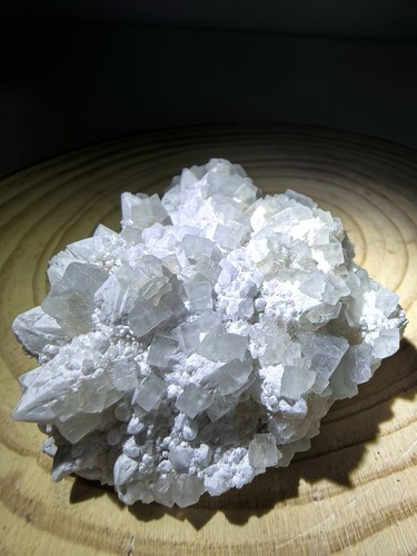 Stunning reactive fluorite - uv-reactive,