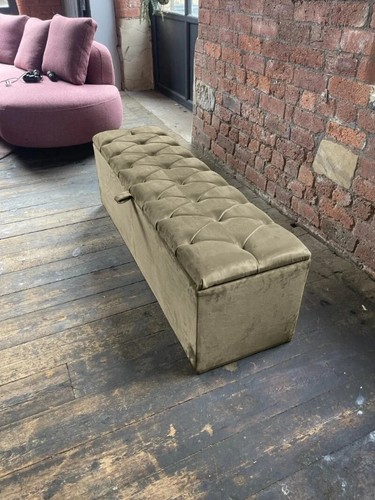 Chesterfield window bay seat - bay,