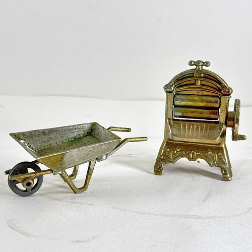 Set dolls house miniature - of, 2