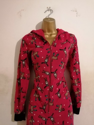 Black red white animal - red,