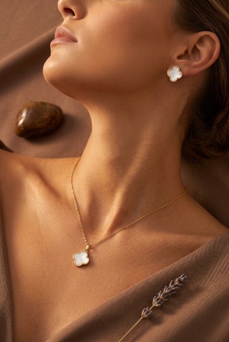 White and gold flower necklace - white,