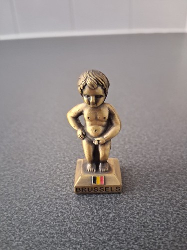 Vintage brussels boy peeing - vintage,