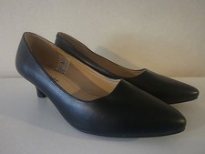 PIAR OF WOMENS SHOES. DAMART