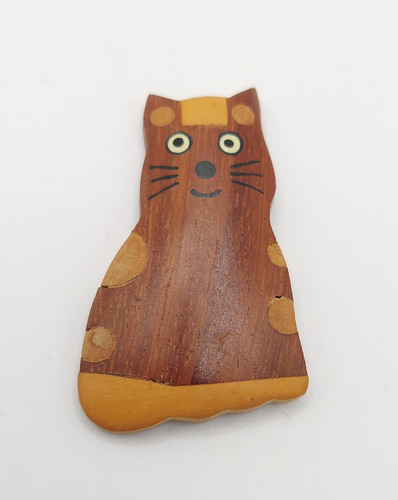 Wooden stylised sitting cat - stylised,