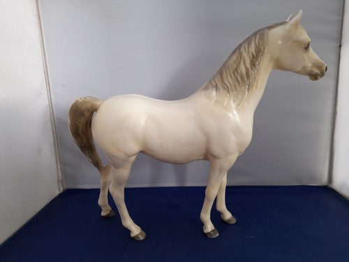 Breyer model horse proud - breyer,
