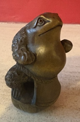 Netsuke antique carved signed - carved,