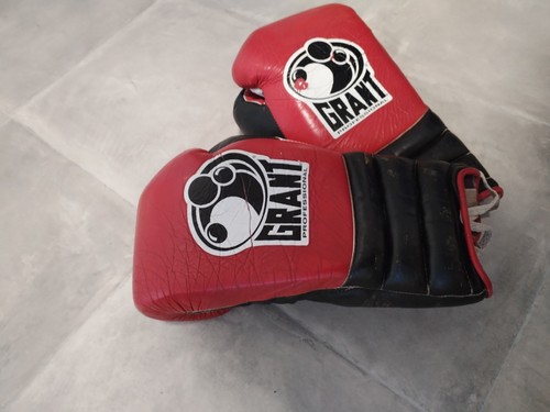 Real authentic red black - &,