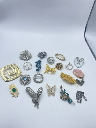 Vintage modern brooch bundle - &,