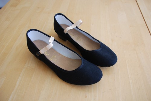 Womens black canvas low heel
