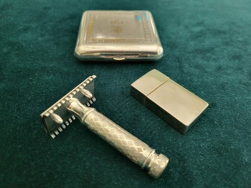Gillette old type tuckaway - old,