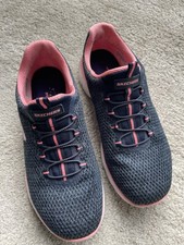 SKETCHERS SLIP ONS . WOMANS. SIZE 6