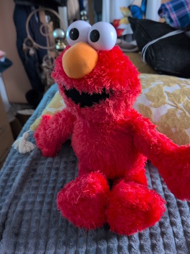 Sesame street elmo - street, talking