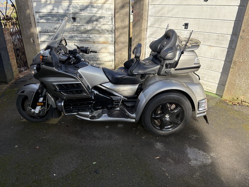 Honda goldwing gl1800 - honda,