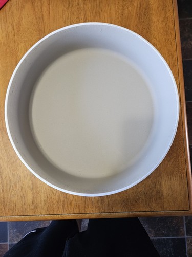 Pampered chef round partially - chef,