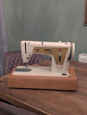 Vintage Singer 237 Fashion Mate Sewing Machine