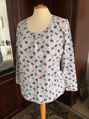 Ladies long sleeved cotton
