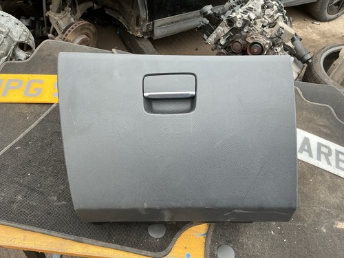 Mercedes class glove box - a,